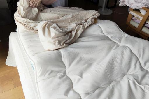 シーツを替える シーツを替えるの写真