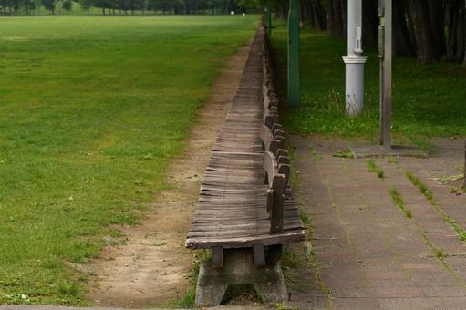 公園のベンチ 公園のベンチ 公園,ベンチ,芝生の写真素材