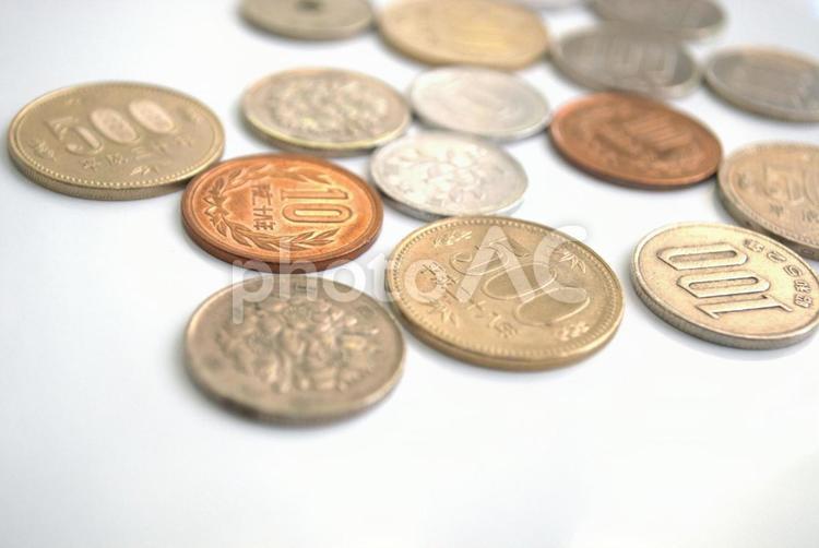 白背景に日本の硬貨 硬貨,コイン,スペースの写真素材