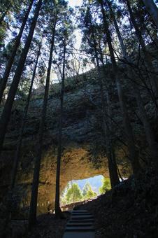 熊本県高森町 穿戸岩 熊本県高森町 穿戸岩 穿戸岩,巨大,石の写真素材