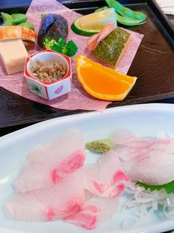 鯛のお刺身などの和食 鯛のお刺身などの和食 鯛,御膳,懐石料理の写真素材