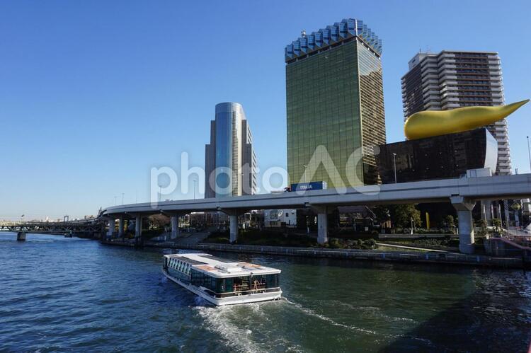 隅田川と水上バス　首都高速向島線　アサヒビール本社 隅田川,川,水上バスの写真素材