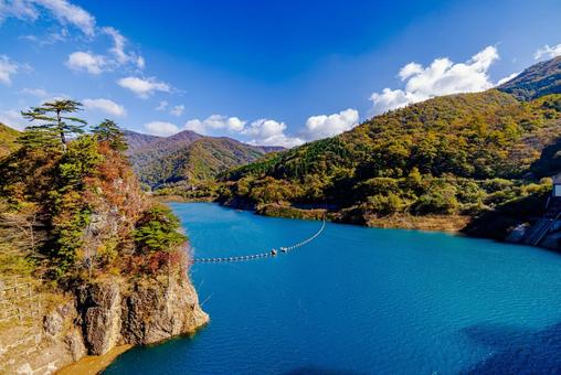 群馬県 奥四万湖の秋景色 群馬県 奥四万湖の秋景色 秋,紅葉,湖の写真素材