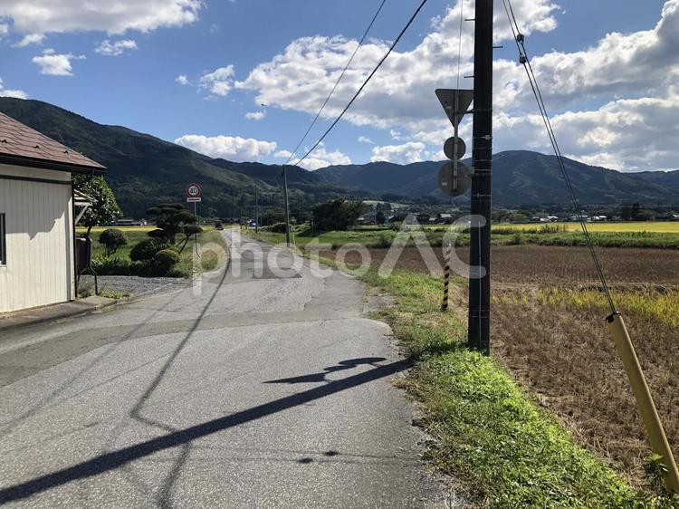 遠野の風景2 景色,道路,交通の写真素材