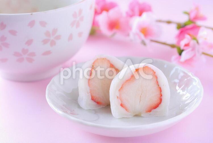 抹茶と苺大福 苺大福,いちご大福,イチゴ大福の写真素材