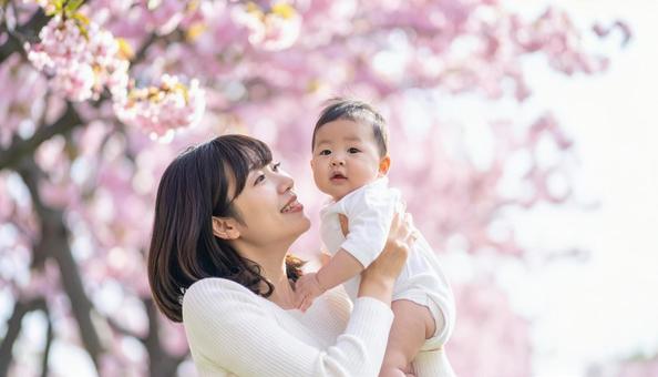 日本人のお母さんと子供 赤ちゃんと母親 日本人のお母さんと子供 赤ちゃんと母親の写真