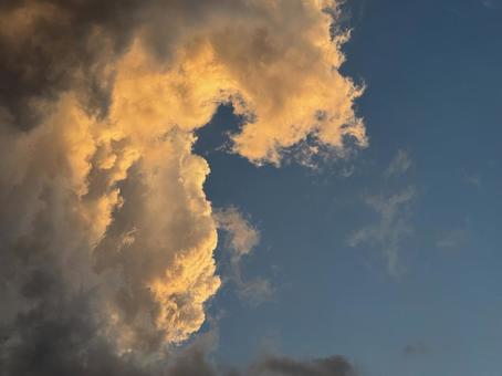 分厚い雲 分厚い雲の写真