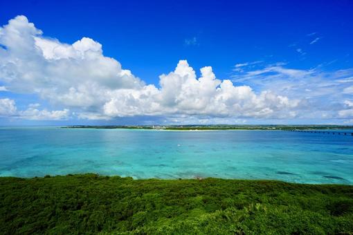 竜宮城展望台から望む宮古島の絶景 竜宮城展望台から望む宮古島の絶景 竜宮城展望台,宮古島,沖縄の写真素材