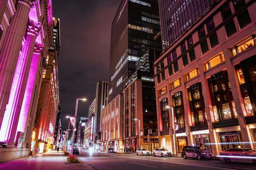 日本橋のライトアップ街並み 日本橋のライトアップ街並み 高層ビル,ライトアップ,夜景の写真素材