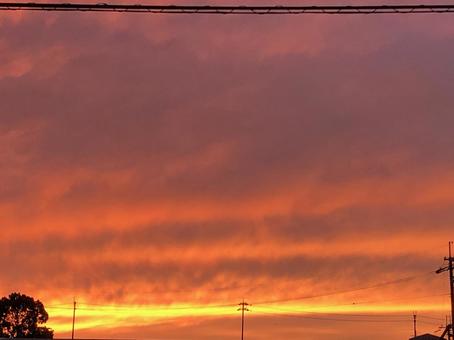 夕暮れ空と電柱 夕暮れ空と電柱の写真