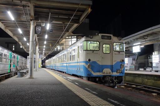 JR牟岐線、阿南駅、ホーム jr,jr四国,牟岐線の写真素材