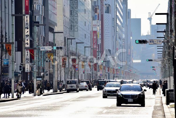 銀座一丁目から望む銀座中央通り 銀座一丁目,銀座,中央通りの写真素材