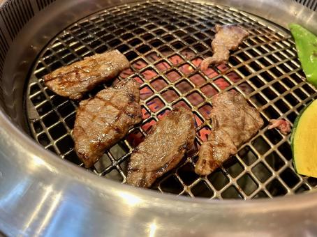 焼き目が付いた焼肉 焼き目が付いた焼肉の写真