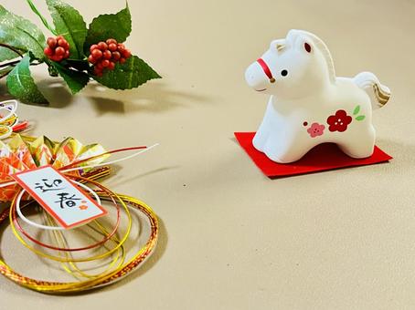 午の置物と迎春飾り 午,年賀状,2026年の写真素材