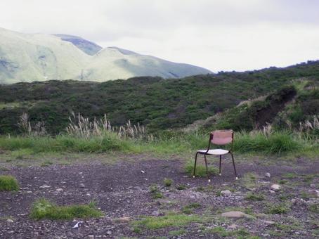 荒涼とした風景と忘れられた椅子 椅子,いす,チェアの写真素材