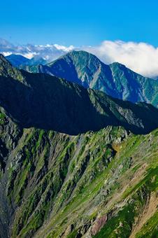 南アルプスの北岳から眺めた塩見岳 南アルプス,北岳,塩見岳の写真素材