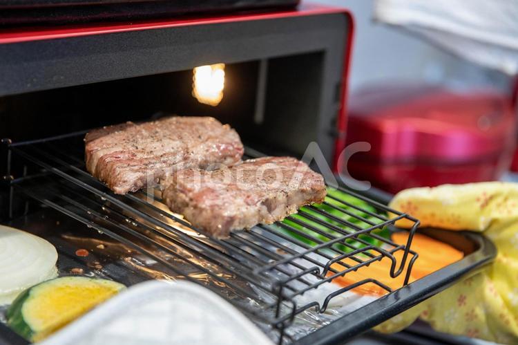 オーブンでステーキ ステーキ,オーブン,自宅の写真素材