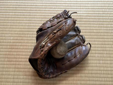 グローブとボール グローブとボール グローブ,ボール,野球の写真素材