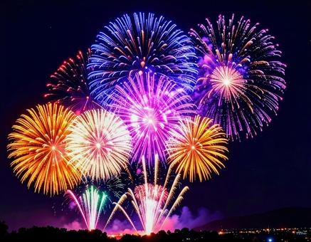 夏の夜空を彩る大輪の花火 夏の夜空を彩る大輪の花火の写真