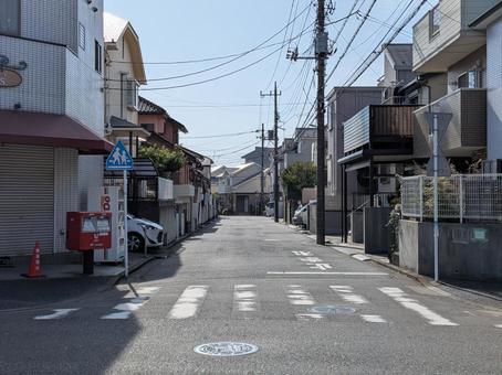 立冬の日の昼過ぎの横浜市青葉区の住宅街 神奈川県横浜市青葉区,住居専用地区,住宅地の写真素材