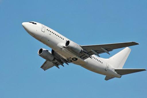 飛行機　ボーイング737 旅客機,航空機,エンジンの写真素材