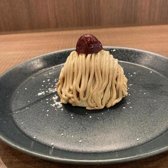 モンブラン〜横から撮影 モンブラン,渋皮,ケーキの写真素材