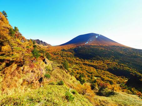紅葉(黒斑山・浅間山) 紅葉(黒斑山・浅間山) 紅葉,もみじ,秋の写真素材