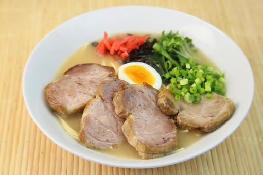 とんこつラーメン とんこつラーメン とんこつラーメン,細麺,豚骨の写真素材