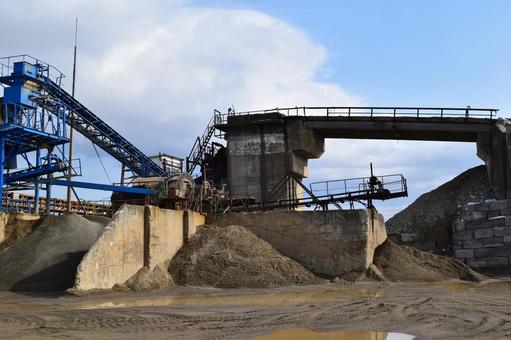 砕石工場 建設資材の生産現場 砕石工場 建設資材の生産現場 砕石工場,採石工場,砕石場の写真素材