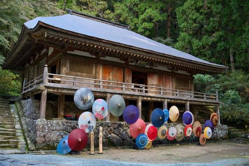 晩秋の室生寺　金堂 紅葉,晩秋,風景の写真素材
