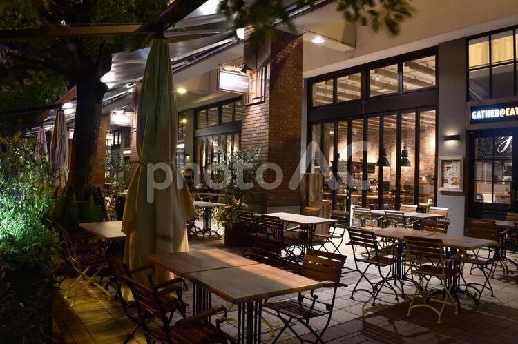 お洒落な横浜のオープンカフェ オープンカフェ,夜,お洒落の写真素材
