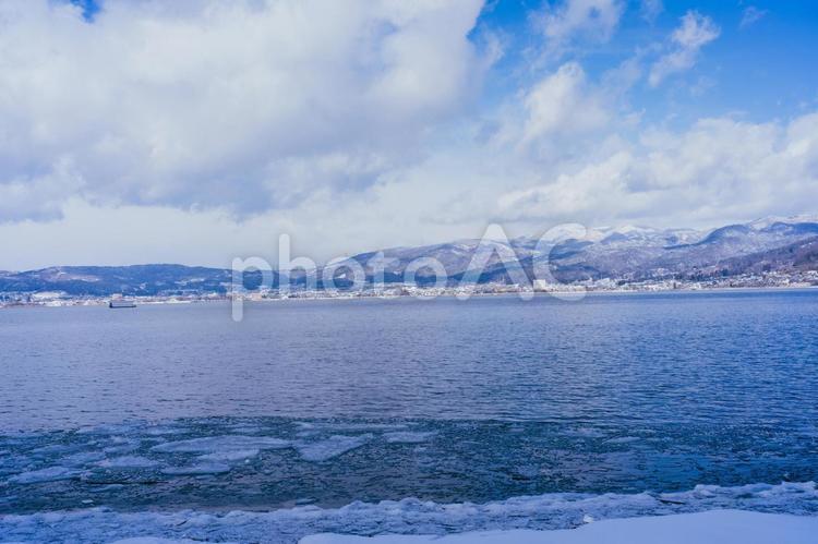 冬の諏訪湖と青空 日本,長野,諏訪の写真素材