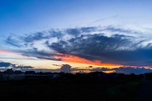 グラデーションが美しい夕空 グラデーションが美しい夕空の写真