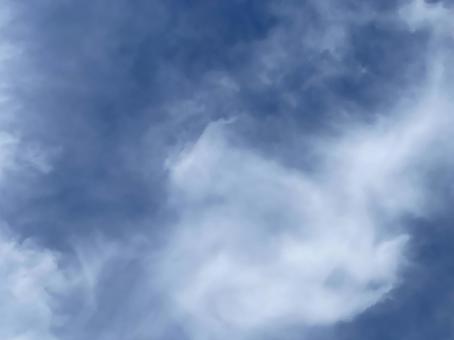 空に雲 空に雲の写真