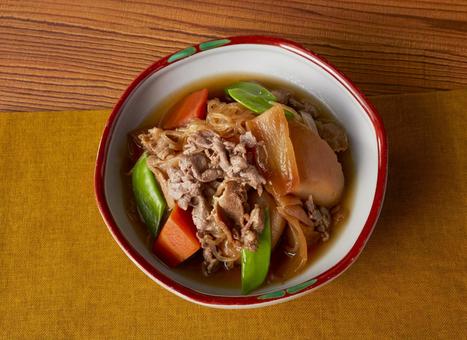 肉じゃが 肉じゃが,煮物,和食の写真素材