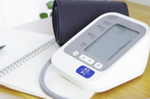 血圧計で健康管理をするイメージ 血圧,血圧計,測定の写真素材