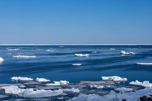 風がそよぐ流氷の海 風がそよぐ流氷の海 流氷,氷塊,知床の写真素材