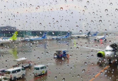 Rainy Airport, JPG Rainy Airport, JPG