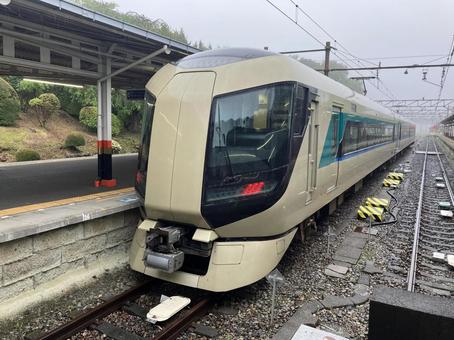 東武日光駅とリバティ 東武日光駅とリバティ 東武日光駅,東武線,ホームの写真素材