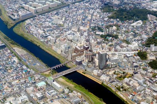 東急東横線の綱島駅付近を空撮 東急東横線の綱島駅付近を空撮の写真
