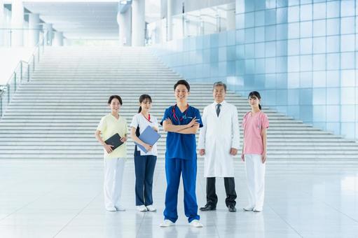 病院で働く医療スタッフ 医師,笑顔,医療スタッフの写真素材