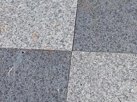 濃淡のグレーのタイルの写真