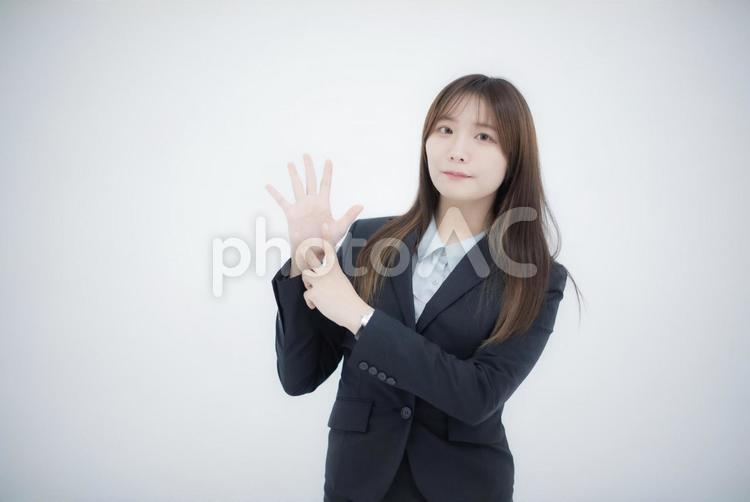 数字を示すビジネスウーマン 女性,ビジネス,スマホの写真素材