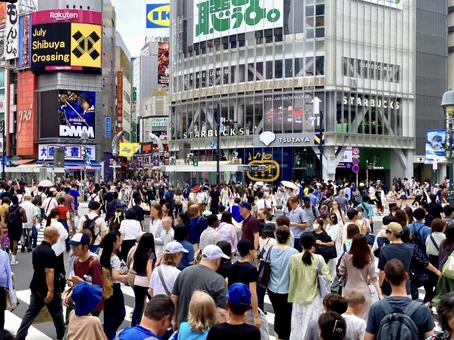 外国人旅行者が行き交う渋谷スクランブル 外国人旅行者が行き交う渋谷スクランブル センター街,渋谷,shibuyaの写真素材