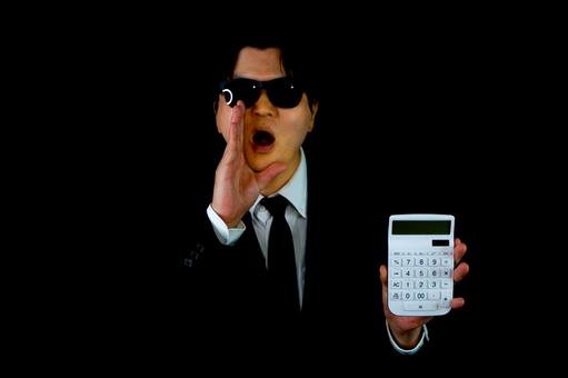 電卓を持つ男性のビジネス 電卓を持つ男性のビジネス 男性,電卓,ビジネスの写真素材