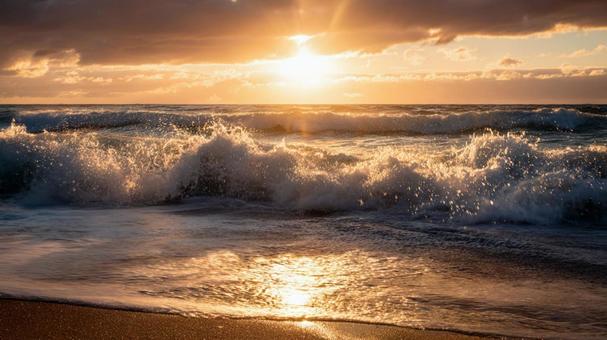 夕日と荒波の海の写真