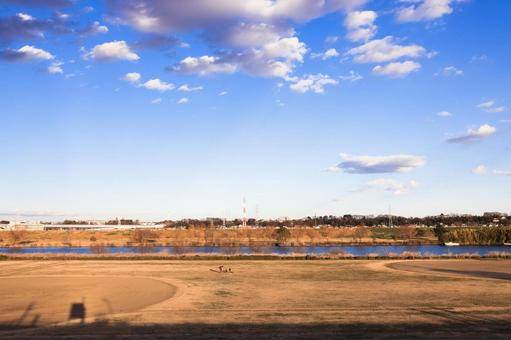 一月初旬の江戸川河川敷風景 一月初旬の江戸川河川敷風景 江戸川,河川敷,一月初旬の写真素材