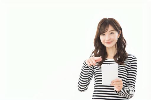 若い女性 ボーダー タブレット 若い女性 ボーダー タブレット 女性,人物,タブレットの写真素材
