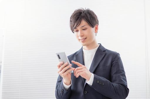 婚姻匹配的應用程序一位商人的男性形象, JPG 婚姻匹配的應用程序一位商人的男性形象, aplikasi kegiatan perkawinan, smartphone, perkawinan online, JPG