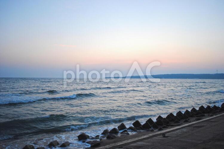 夕日が沈む日本海 オレンジ色,カード,壁紙の写真素材